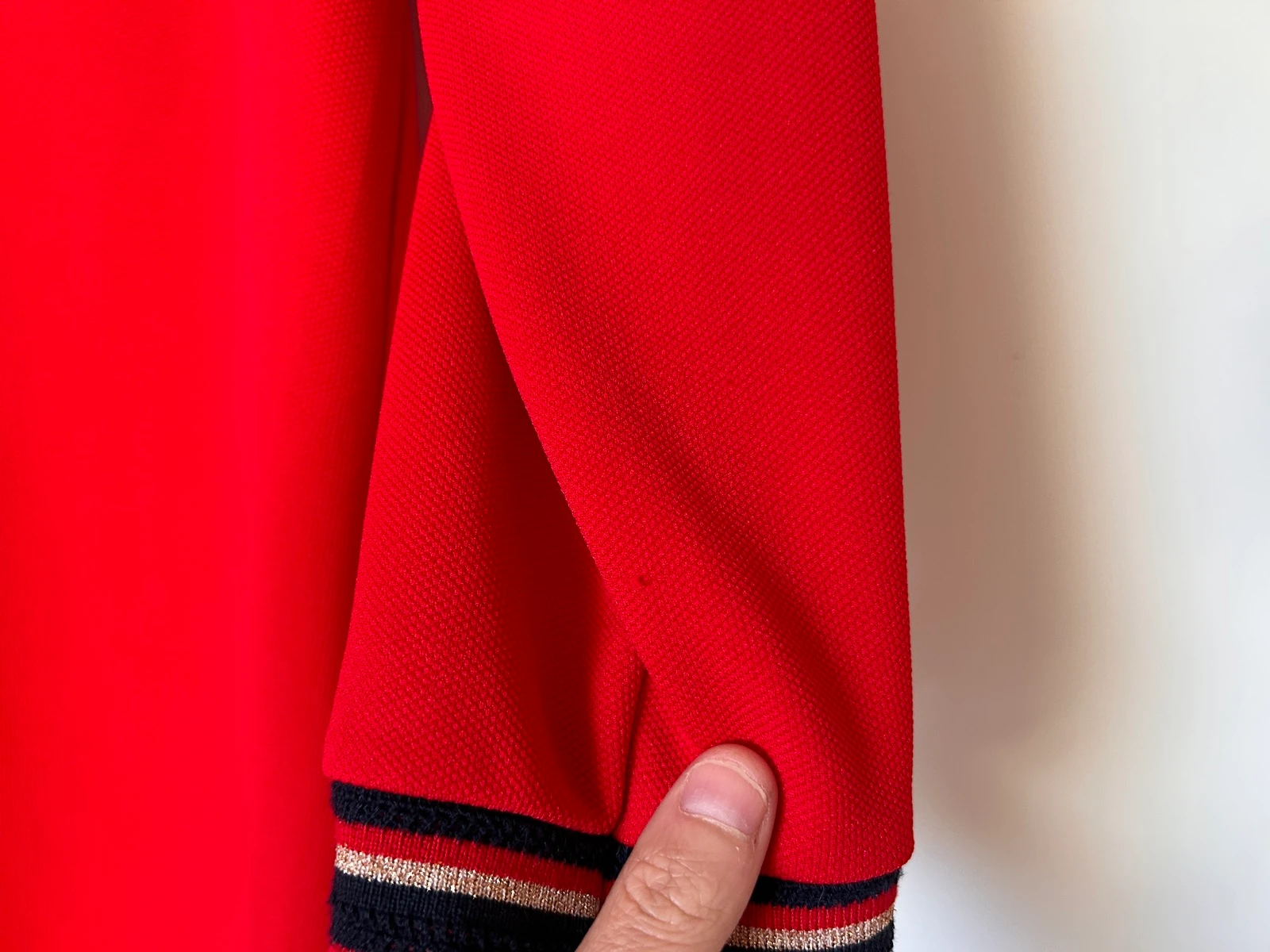 Vestido vermelho com decote em V – photo 7